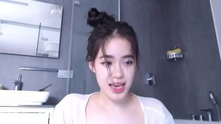Cô em ngực đẹp show vú mặt dâm cực phê